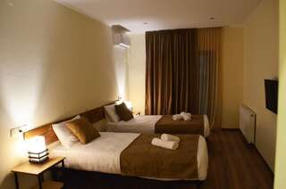 Отель Taba Hall Boutique Hotel Ахалцихе Двухместный номер с 1 кроватью или 2 отдельными кроватями - Подходит для гостей с ограниченными физическими возможностями-2